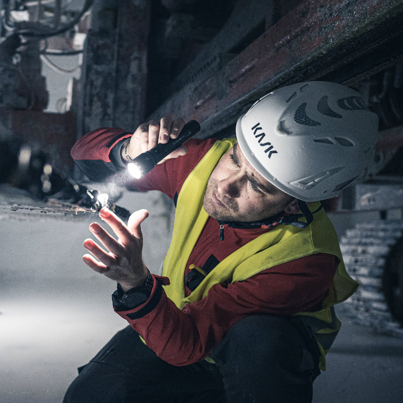Ledlenser P7R Flashlight